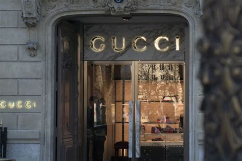 proprietà di gucci|Gucci, la storia della maison oltre quanto raccontato nel.